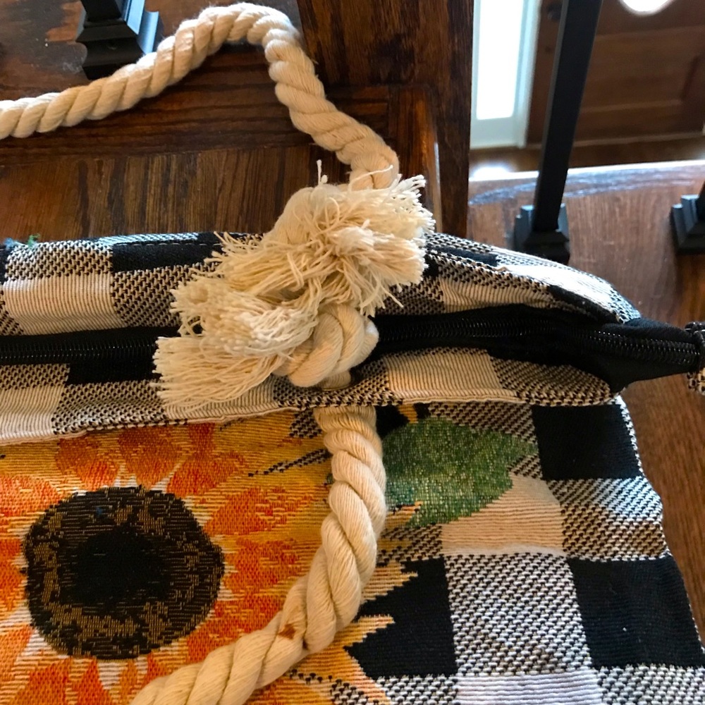๐๐Cute Spring Time Tote๐ - Picture 7 of 11